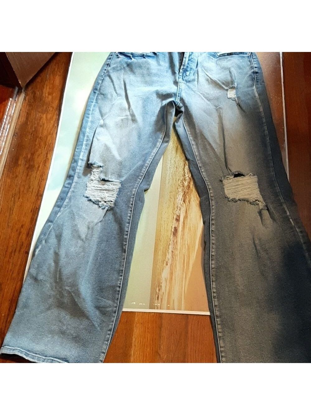 Women Distress  Rip Jeans NWOT Size M
